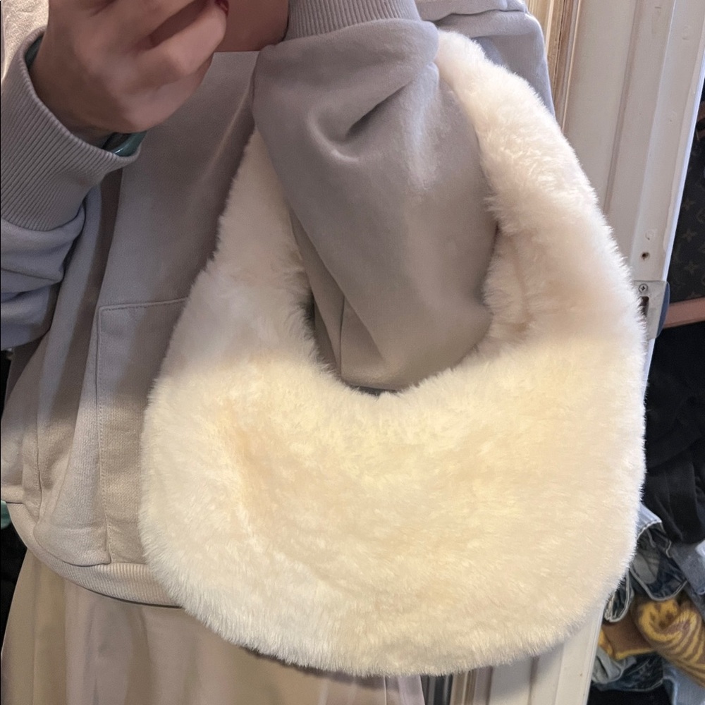 Elegant Cream Faux Fur Shoulder Bag